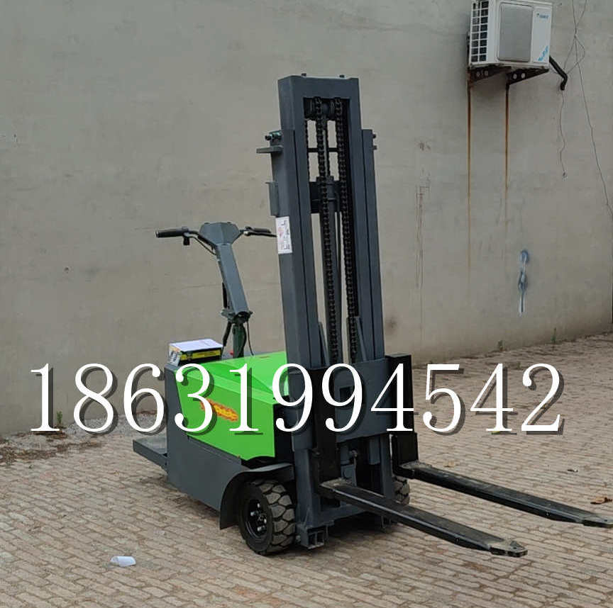 囊谦县优程全电动叉车插腿式堆高车液压装卸车1.5吨升高小型站驾式铲车